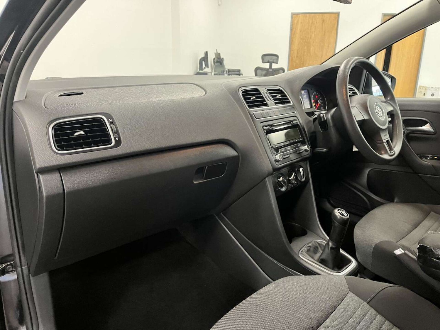 Used Volkswagen Polo 2010 for sale - 77149507: Photo 12