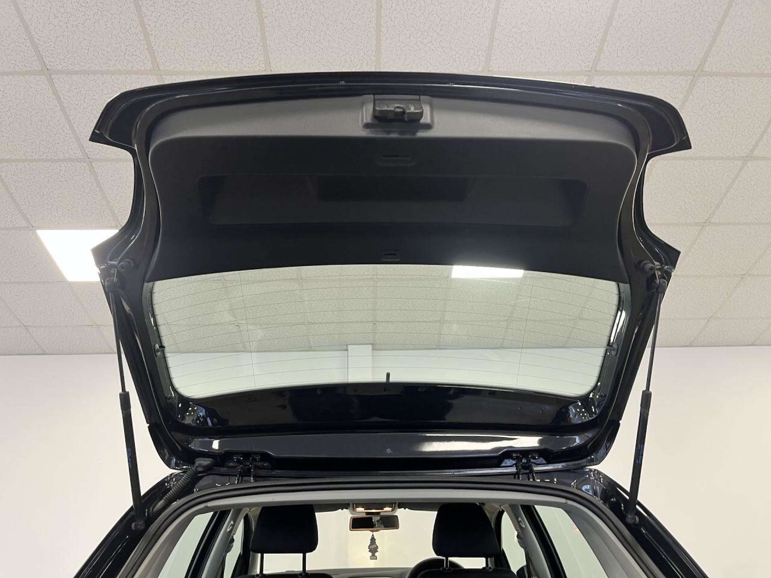 Used Volkswagen Polo 2010 for sale - 77149507: Photo 37