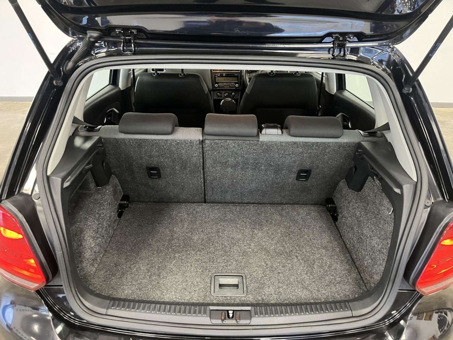 Used Volkswagen Polo 2010 for sale - 77149507: Photo 39