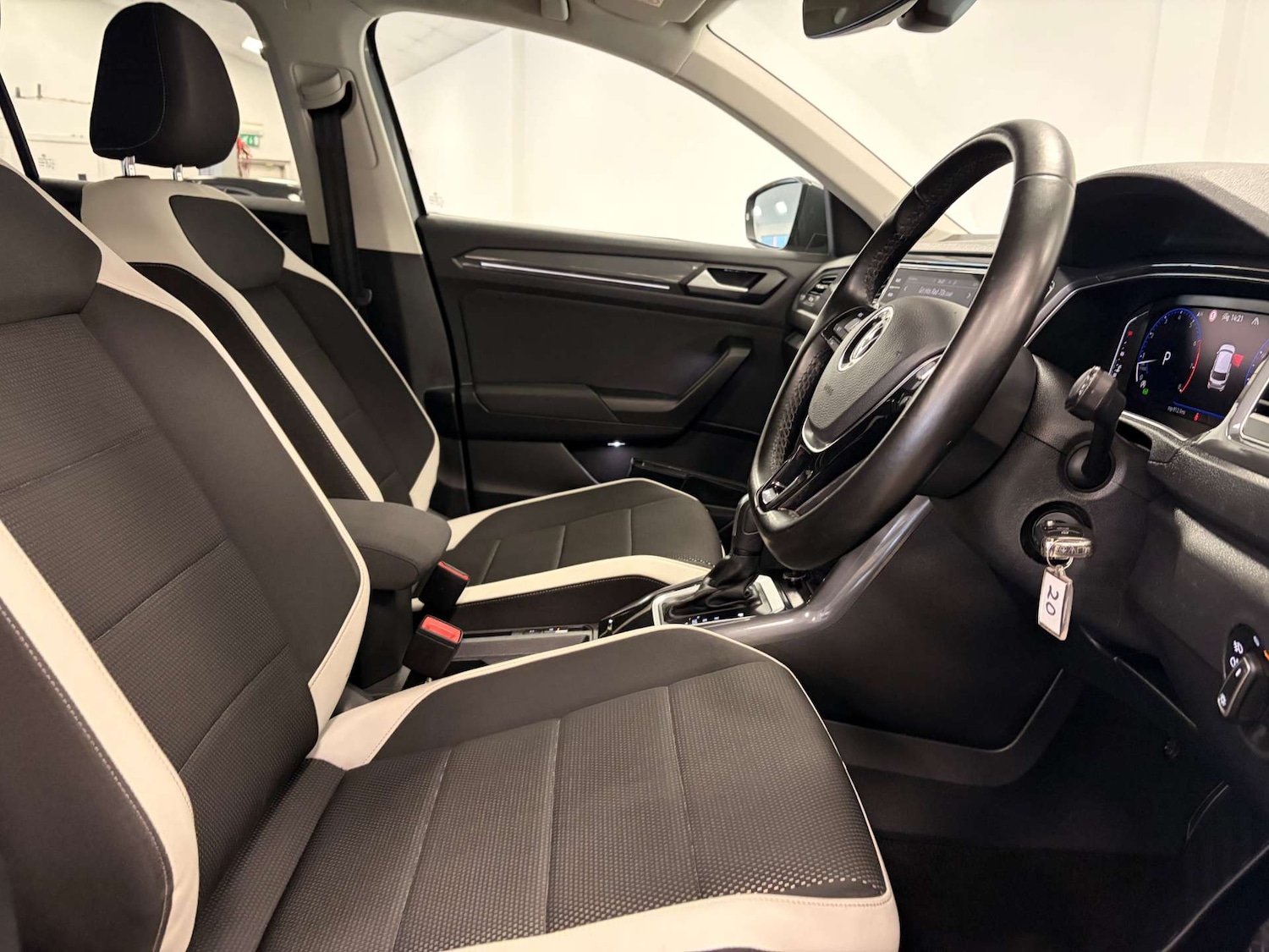 Used Volkswagen T-Roc 2021 for sale - 77149520: Photo 28