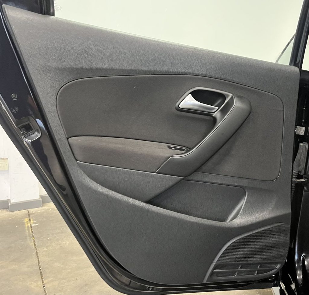 Used Volkswagen Polo 2010 for sale - 76686234: Photo 14