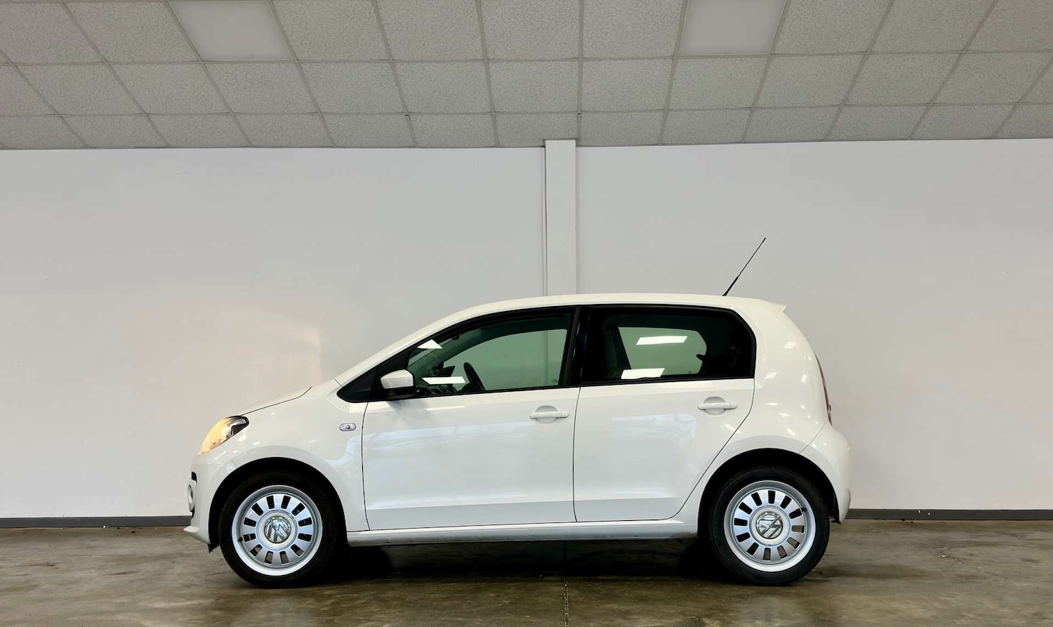 Used Volkswagen up! 2013 for sale - 77149512: Photo 3