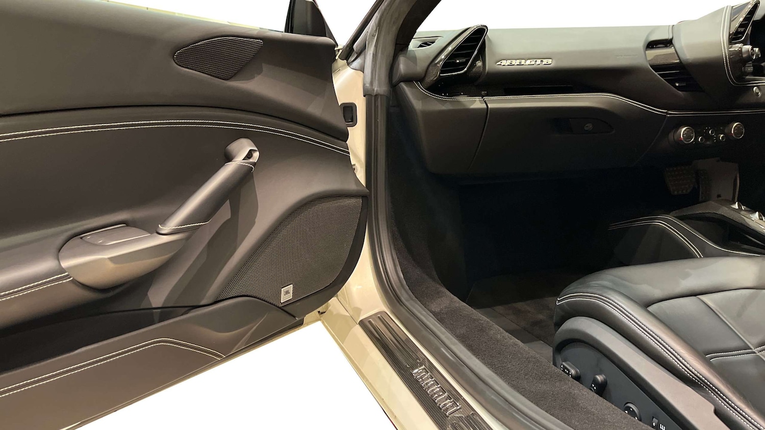 Used Ferrari 488 2018 for sale - 76875837: Photo 22