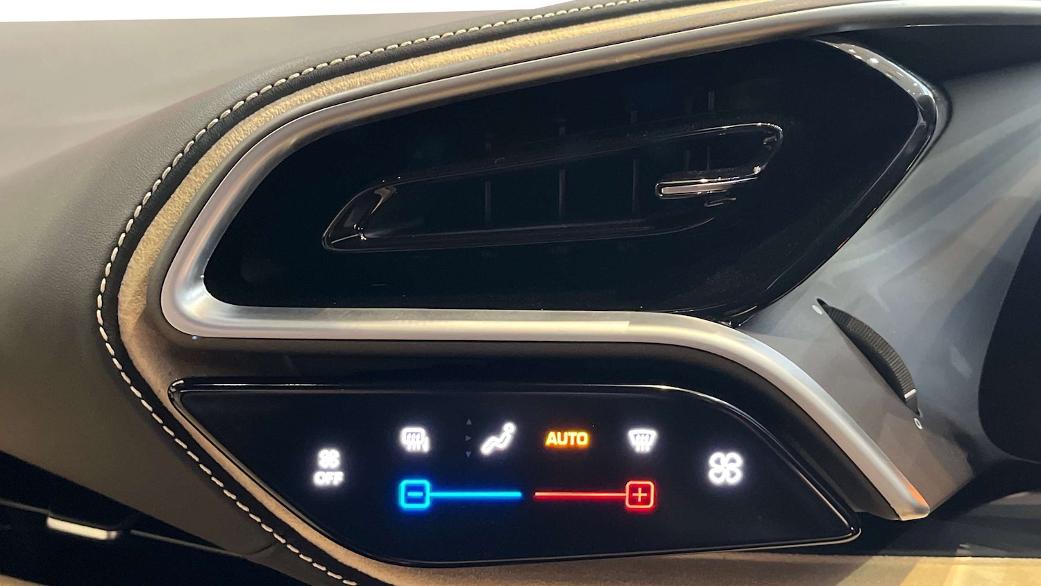 Used Ferrari 296 GTB 2023 for sale - 76875861: Photo 15