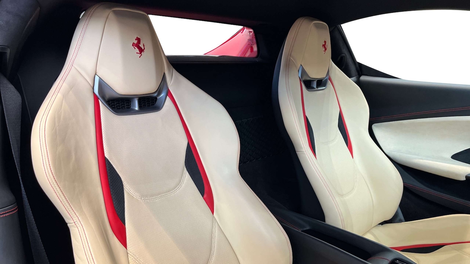 Used Ferrari 296 GTB 2023 for sale - 76875861: Photo 17