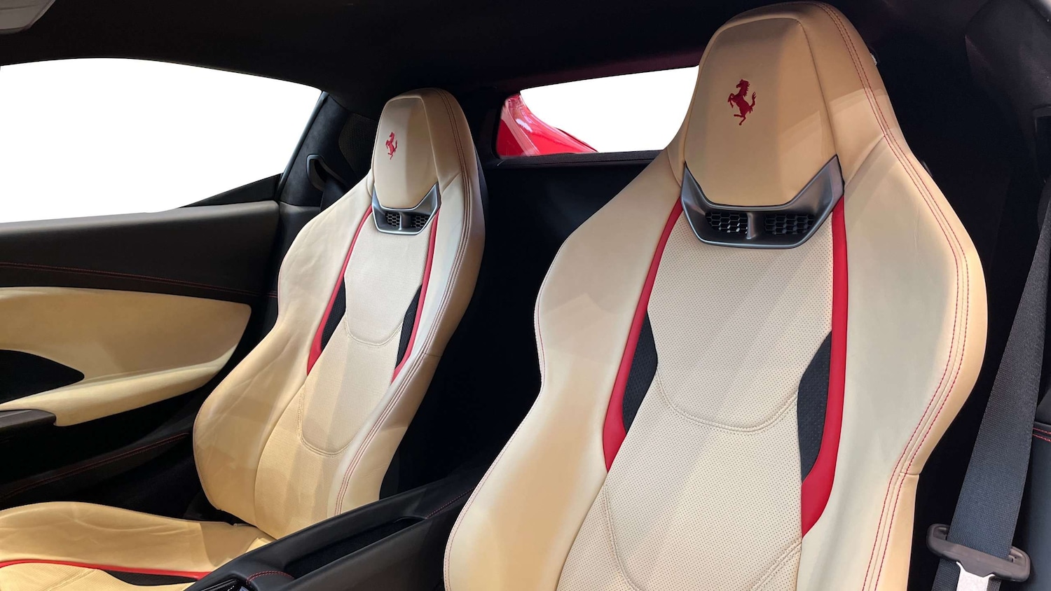 Used Ferrari 296 GTB 2023 for sale - 76875861: Photo 18