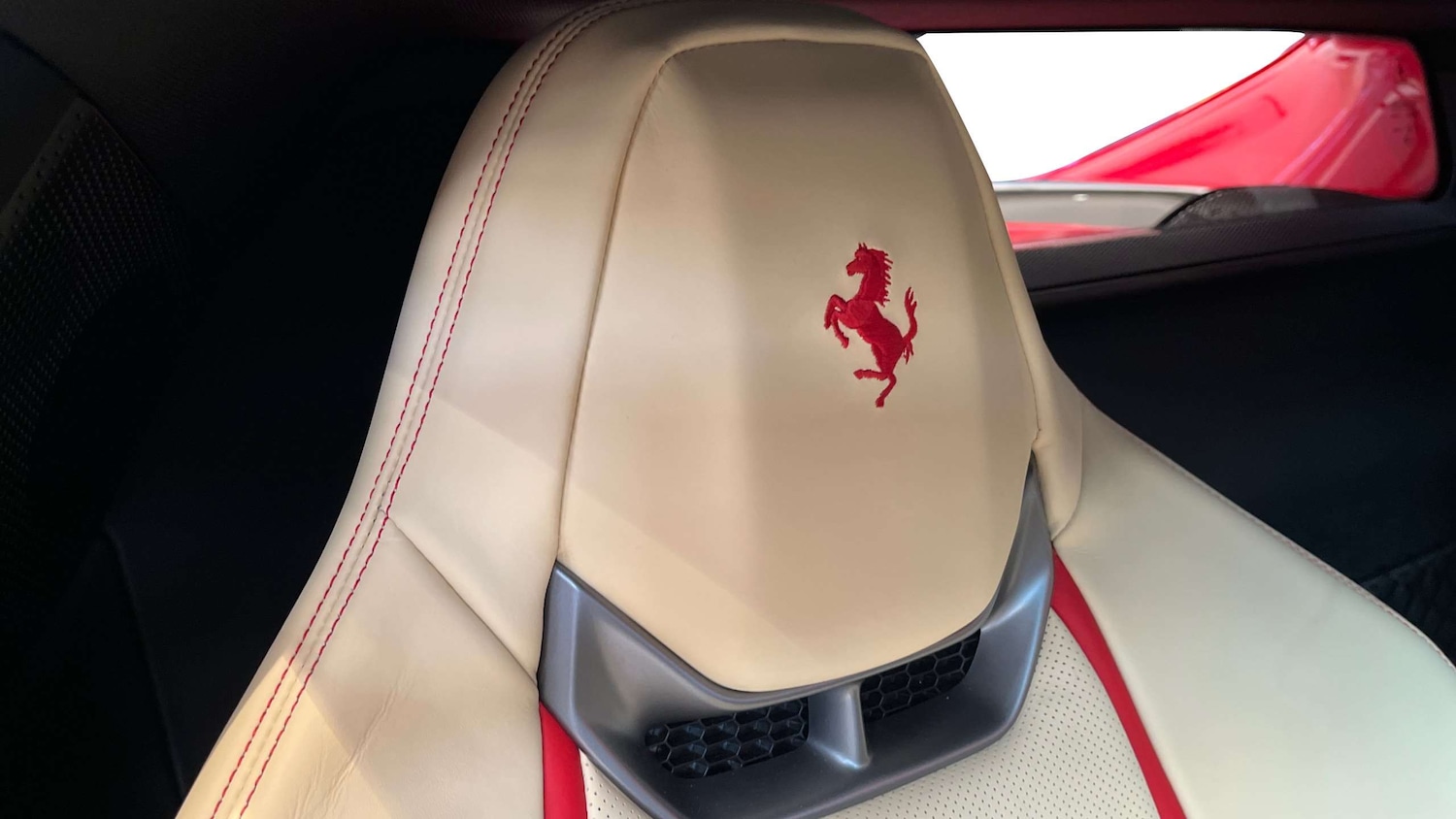 Used Ferrari 296 GTB 2023 for sale - 76875861: Photo 19