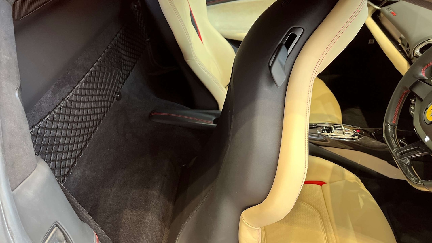 Used Ferrari 296 GTB 2023 for sale - 76875861: Photo 25