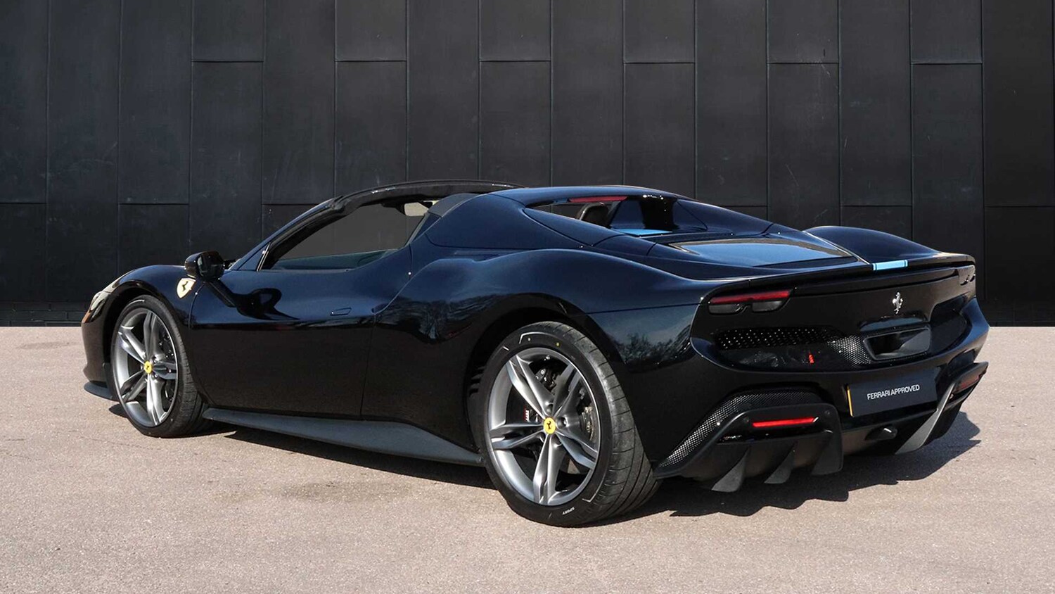 Used Ferrari 296 GTS 2023 for sale - 76774316: Photo 9