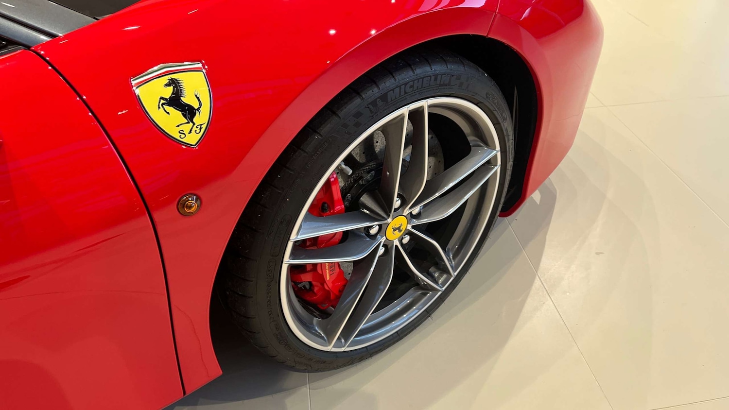 Used Ferrari 488 2017 for sale - 76842960: Photo 9