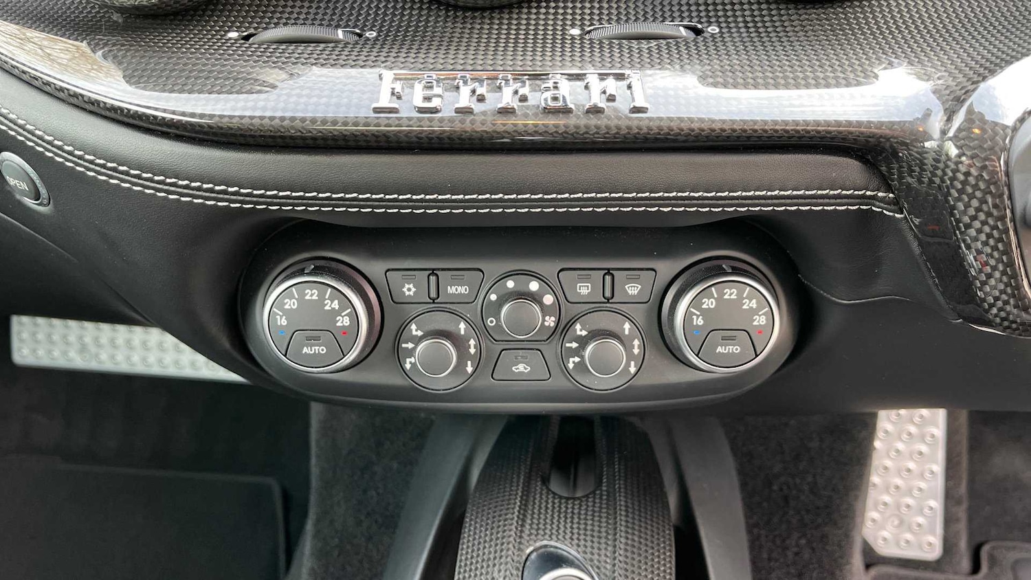 Used Ferrari F12 Berlinetta 2015 for sale - 73732818: Photo 15