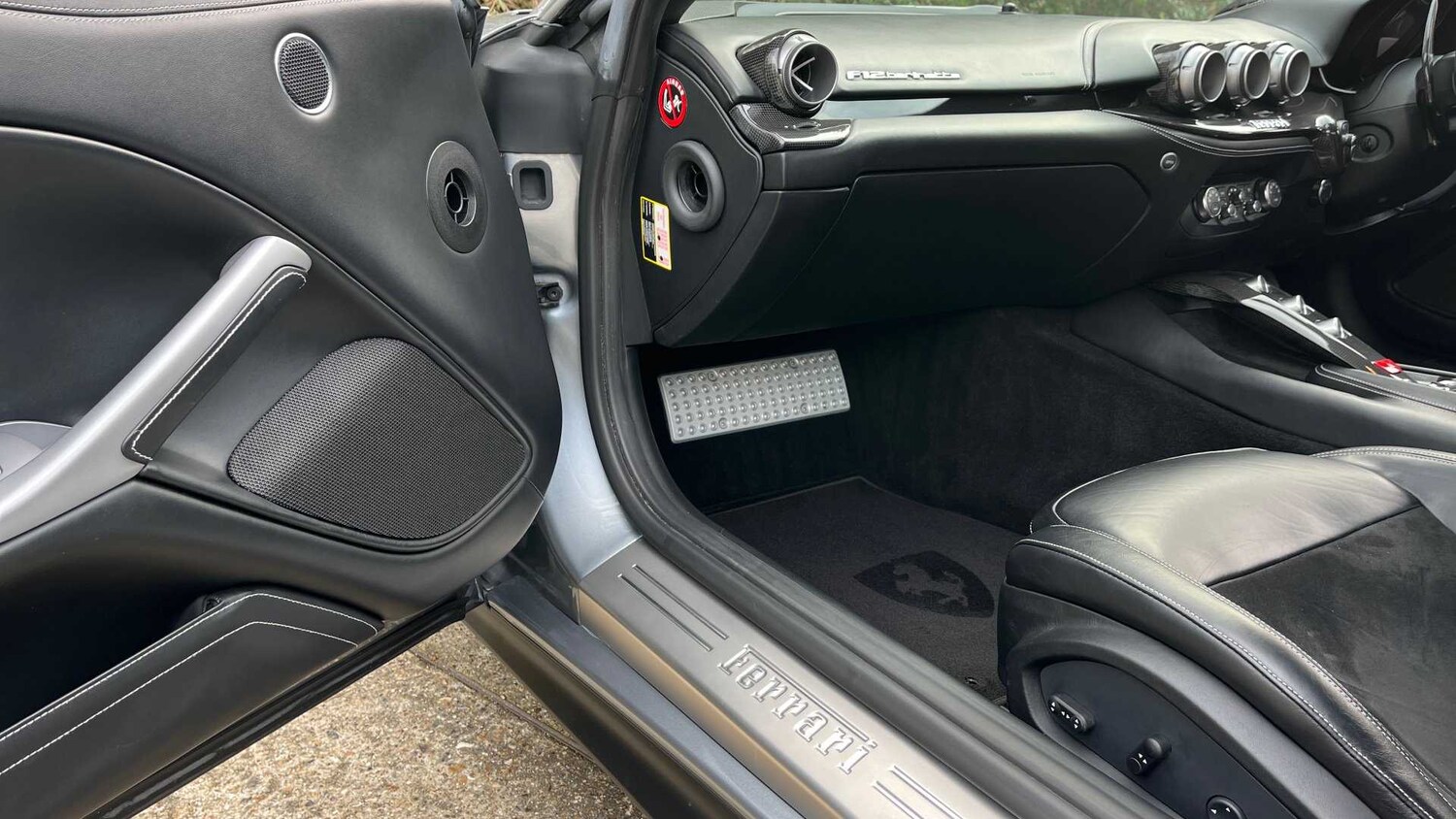 Used Ferrari F12 Berlinetta 2015 for sale - 73732818: Photo 22