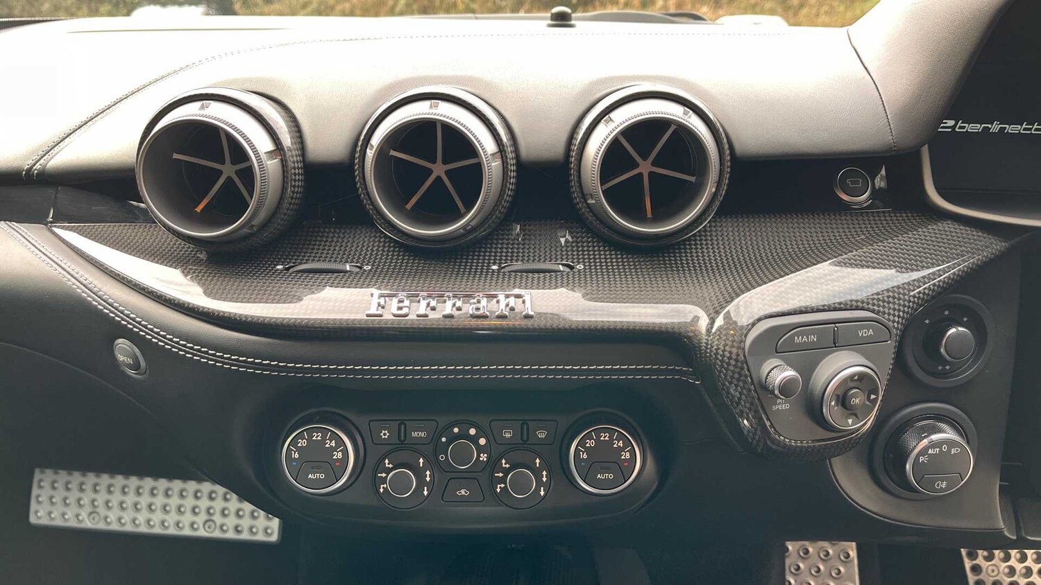 Used Ferrari F12 Berlinetta 2015 for sale - 73732818: Photo 29