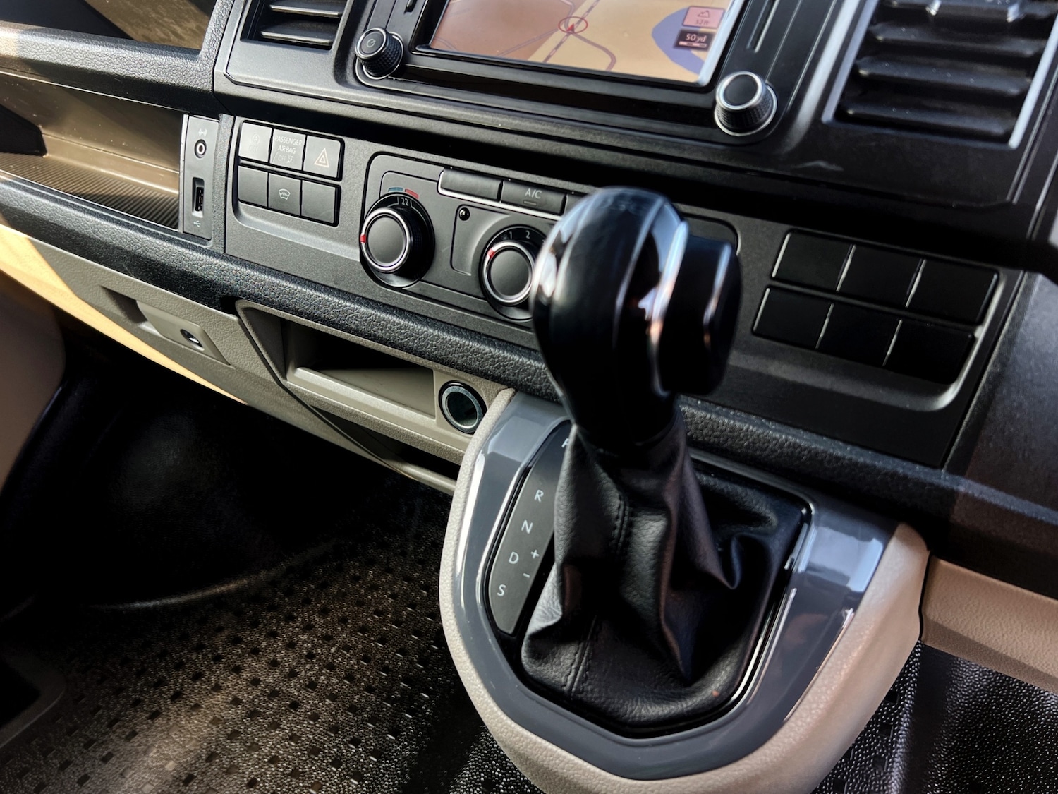 Used Volkswagen Transporter 2017 for sale - 78149053: Photo 14