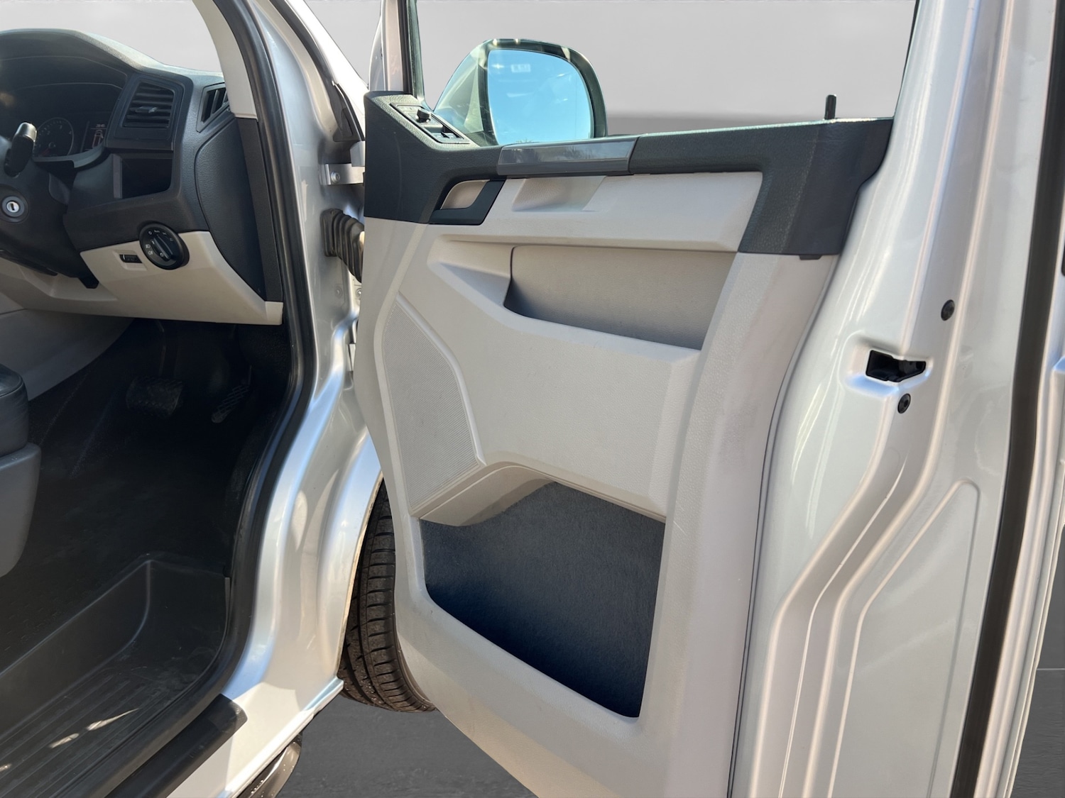 Used Volkswagen Transporter 2017 for sale - 78149053: Photo 24