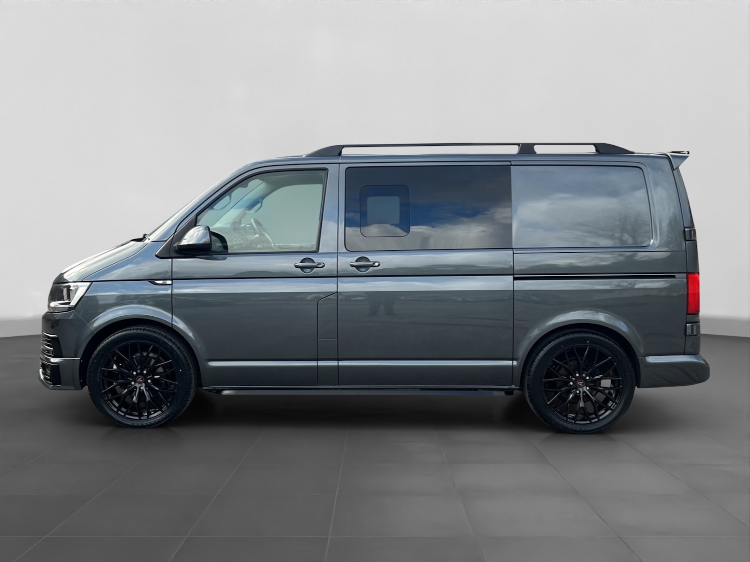 Used Volkswagen Transporter 2018 for sale - 78108976: Photo 2