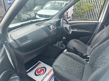 Used Vauxhall Combo 2017 for sale - 79547392: Photo