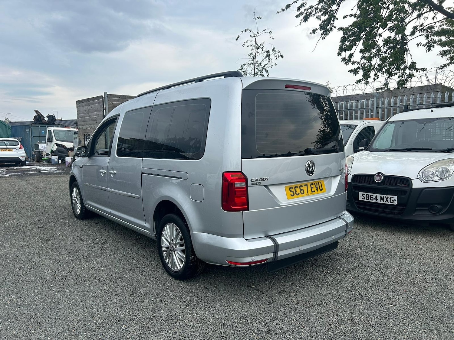 Used Volkswagen Caddy Maxi Life 2018 for sale - 76598391: Photo 2
