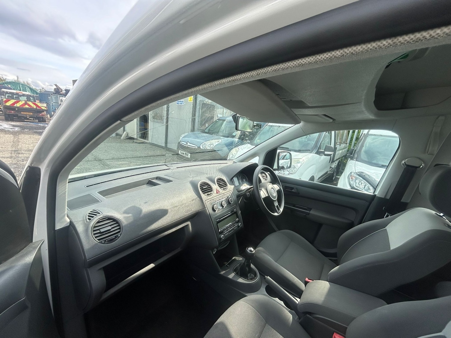 Used Volkswagen Caddy Maxi Life 2011 for sale - 77398272: Photo 12