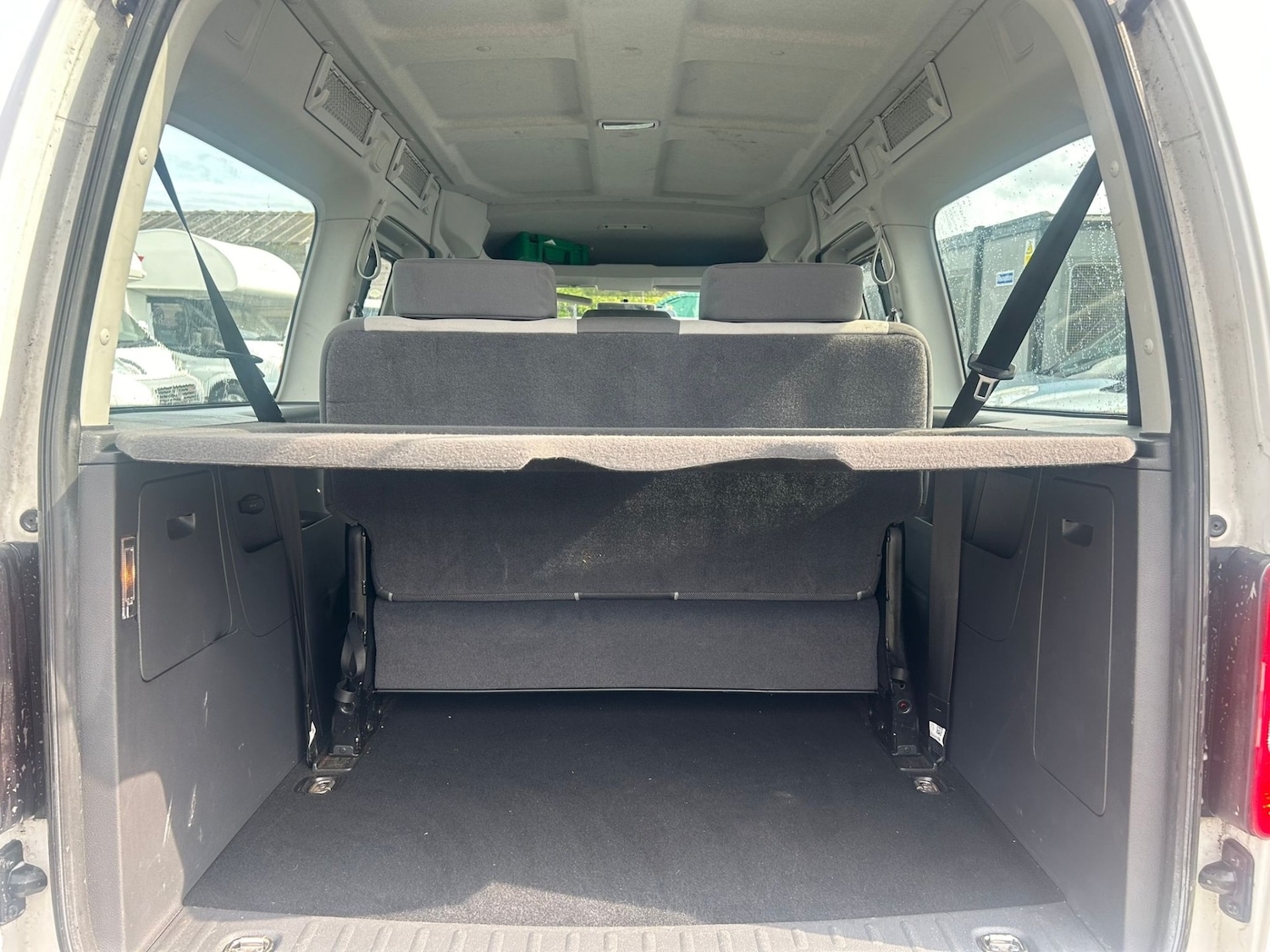 Used Volkswagen Caddy Maxi Life 2011 for sale - 77398272: Photo 5