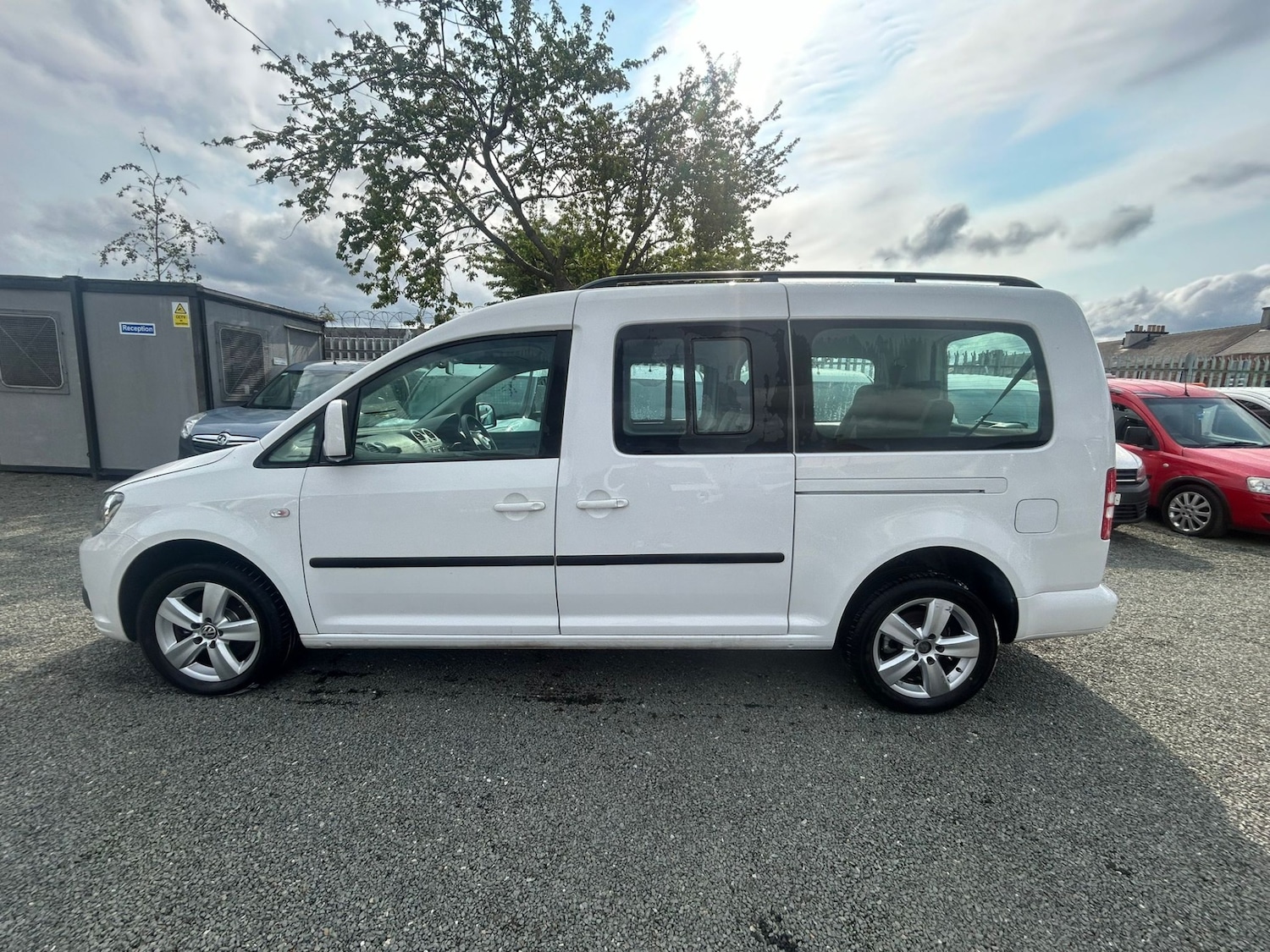 Used Volkswagen Caddy Maxi Life 2011 for sale - 77398272: Photo 6