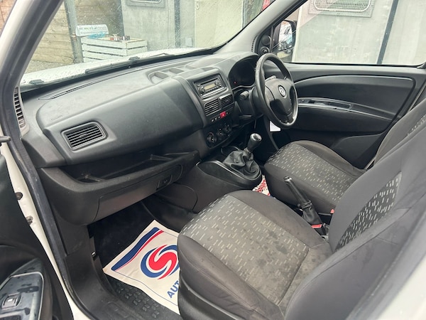 Used Vauxhall Combo 2016 for sale - 76217499: Photo 9