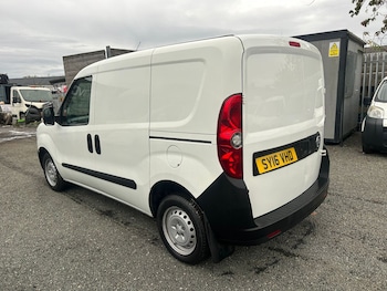 Used Vauxhall Combo 2016 for sale - 77135610: Photo