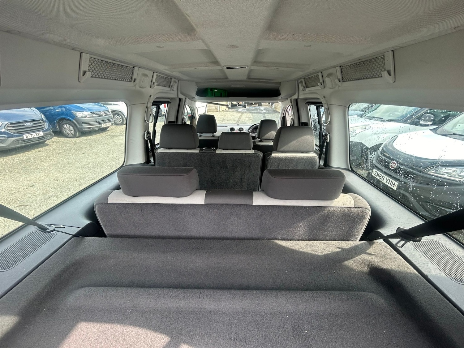 Used Volkswagen Caddy Maxi Life 2011 for sale - 77327210: Photo 2