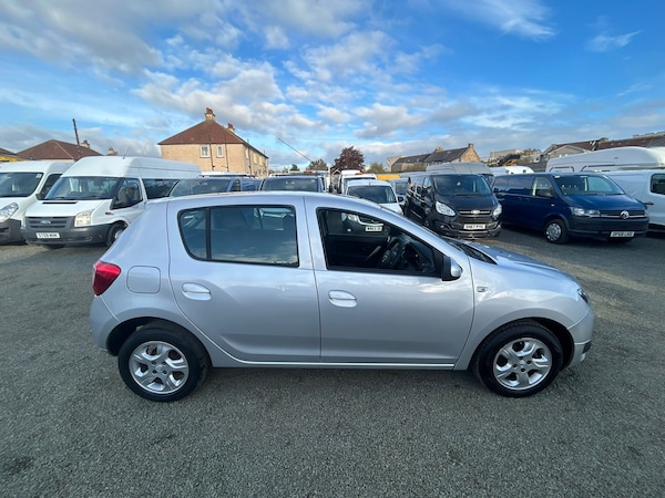 Used Dacia Sandero 2016 for sale - 76339823: Photo 2