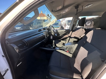 Used Toyota Hilux 2017 for sale - 78420224: Photo