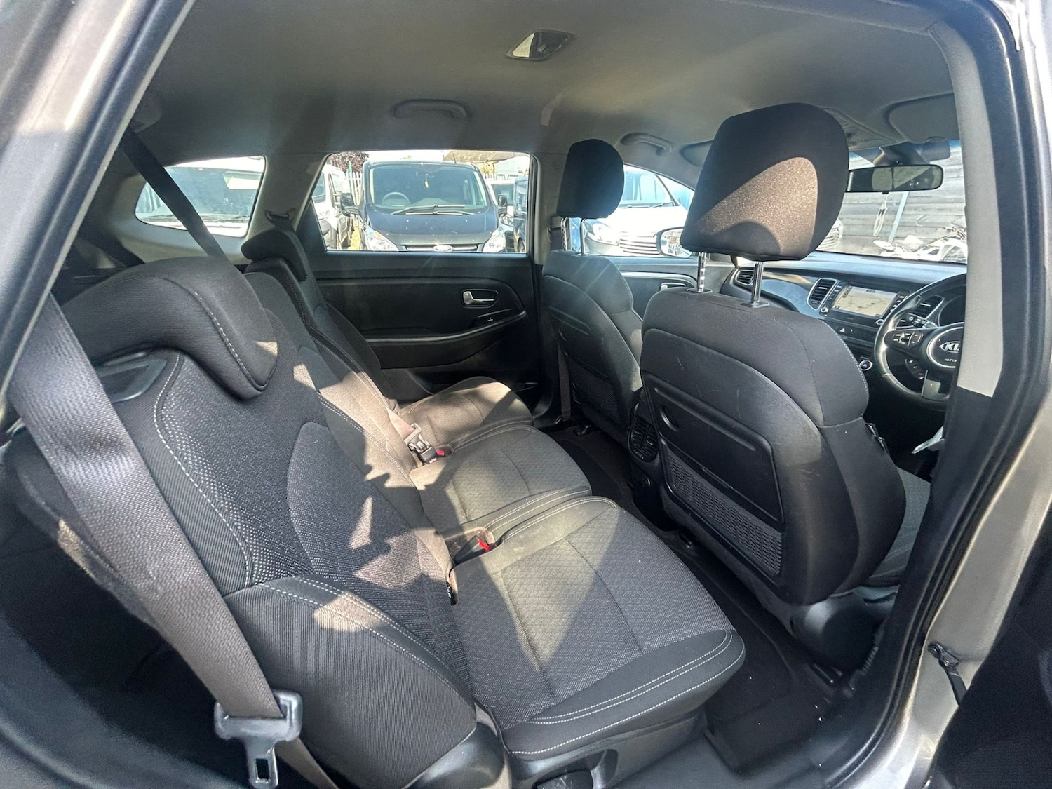 Used Kia Carens 2018 for sale - 76420675: Photo 4