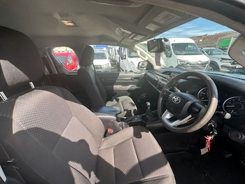 Used Toyota Hilux 2017 for sale - 78432510: Photo