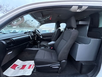 Used Toyota Hilux 2017 for sale - 78060012: Photo