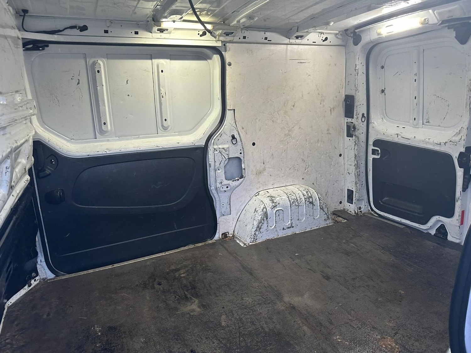 Used Vauxhall Vivaro 2015 for sale - 77911507: Photo 2