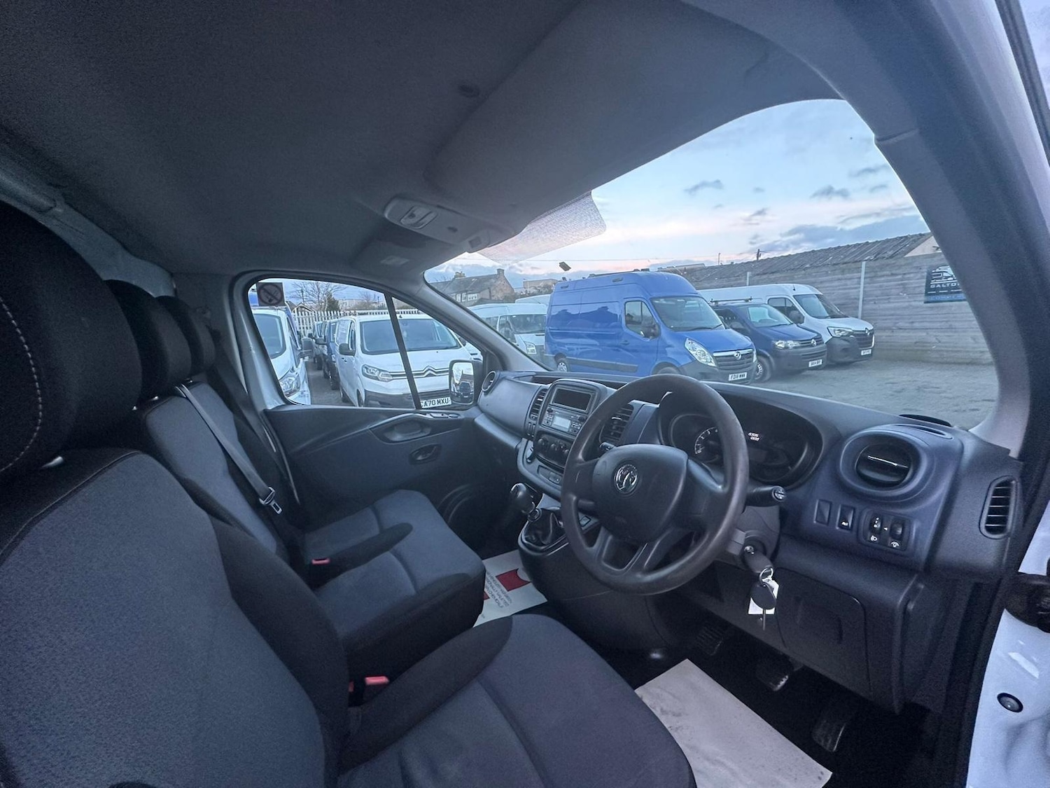 Used Vauxhall Vivaro 2015 for sale - 77911507: Photo 4