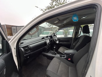 Used Toyota Hilux 2018 for sale - 75580681: Photo