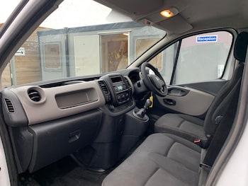 Used Renault Trafic 2017 for sale - 76827798: Photo