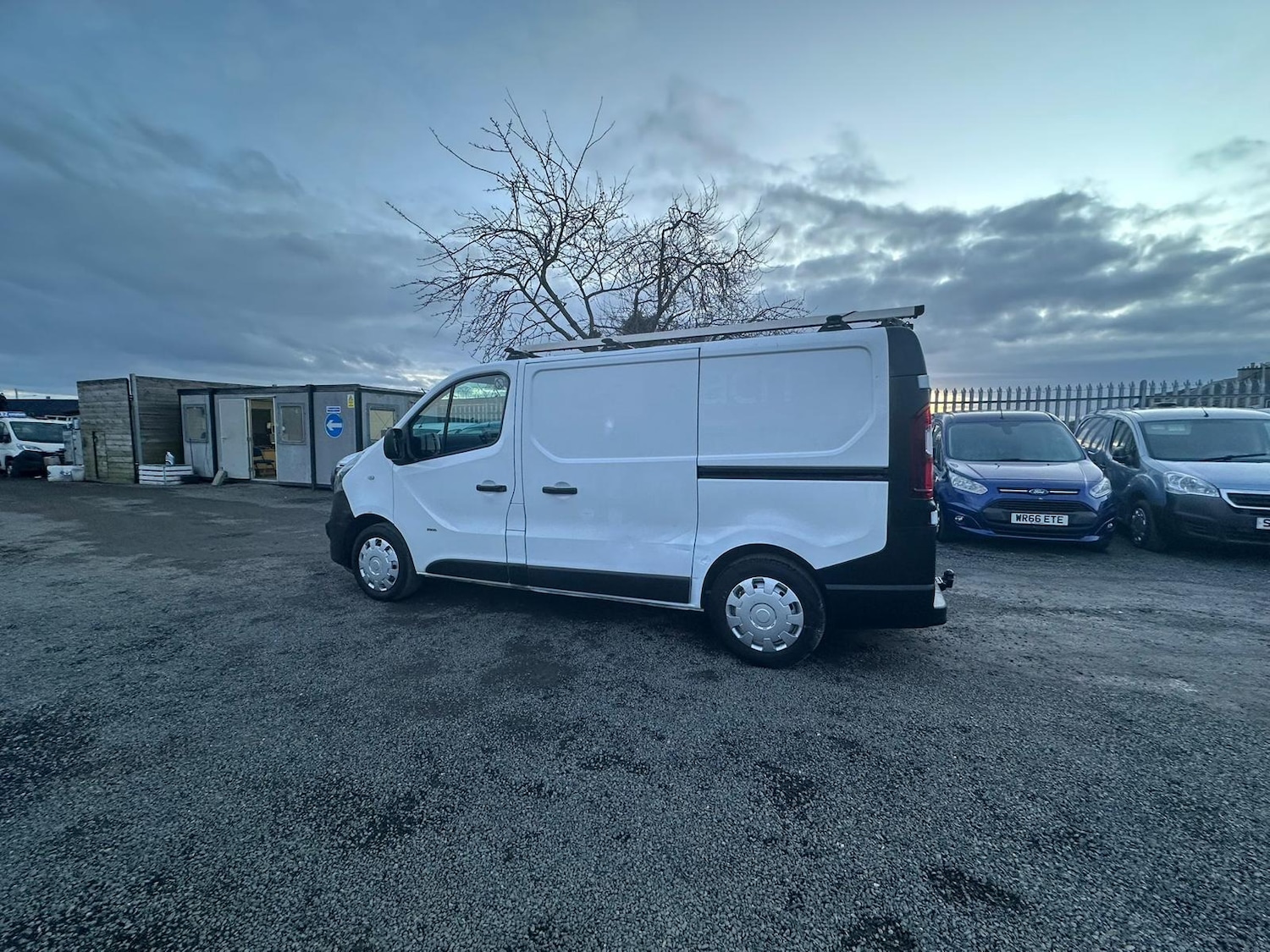 Used Vauxhall Vivaro 2015 for sale - 77973146: Photo 2