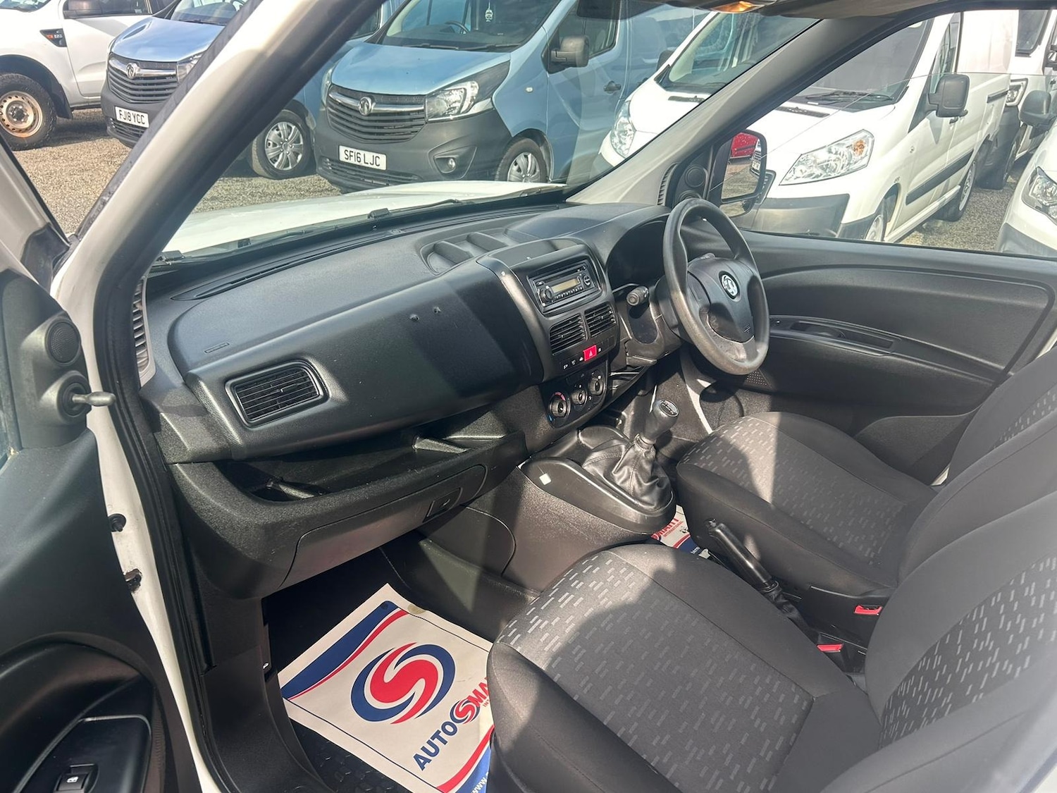 Used Vauxhall Combo 2018 for sale - 77565526: Photo 3