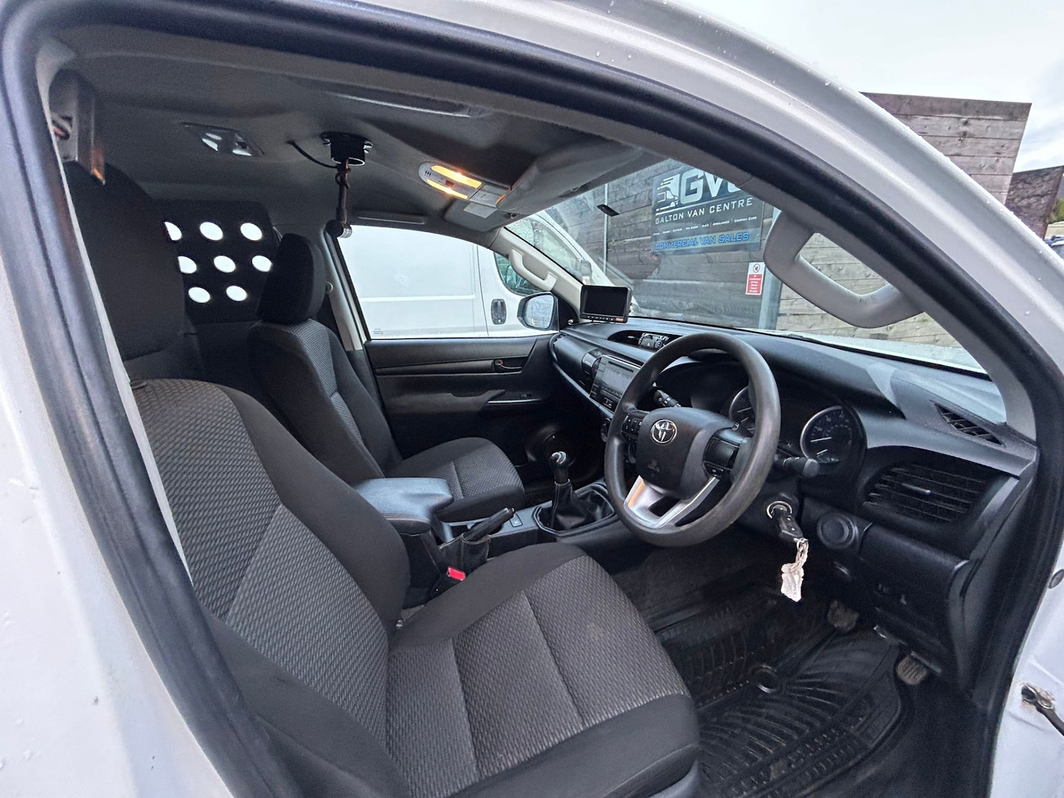 Used Toyota Hilux 2017 for sale - 77245642: Photo 11