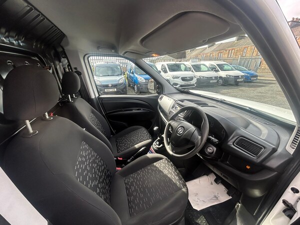 Used Vauxhall Combo 2018 for sale - 76298919: Photo 4