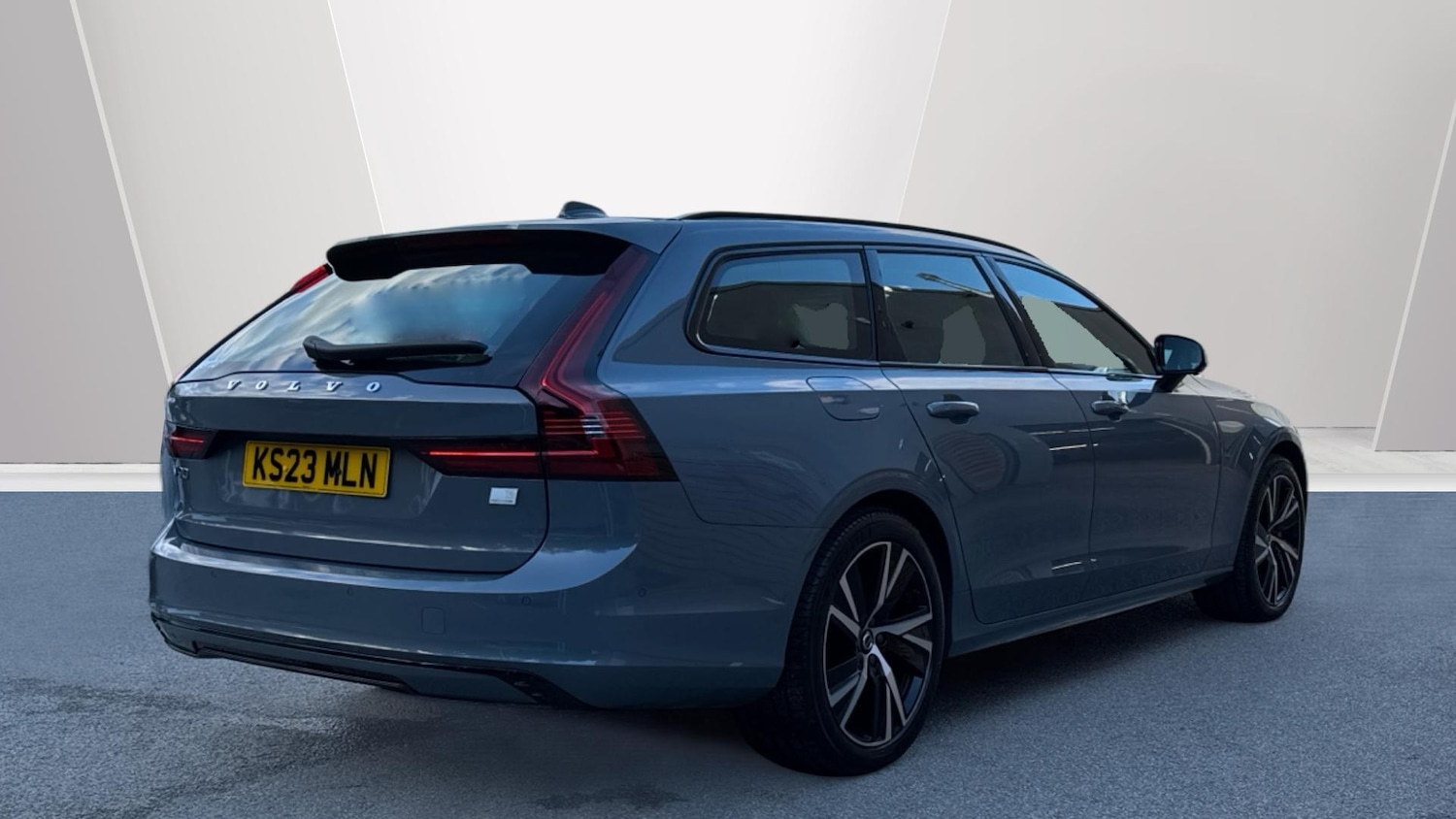 Used Volvo V90 2023 for sale - 77033343: Photo 2