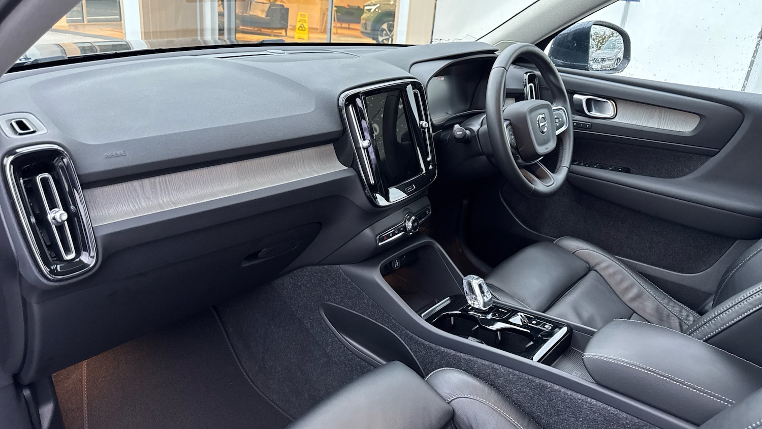 Used Volvo XC40 2022 for sale - 76480186: Photo 4