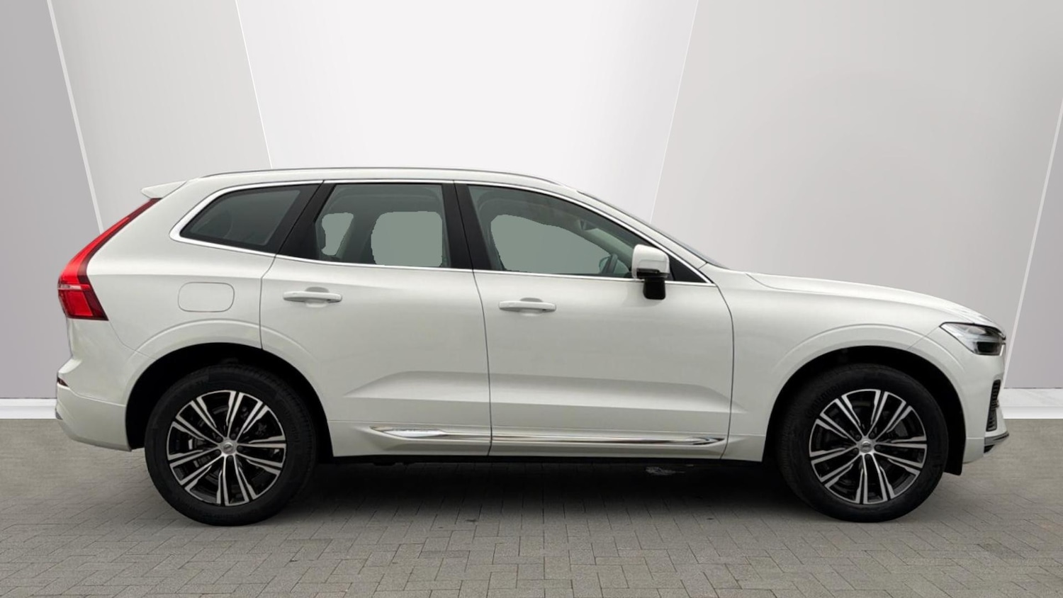 Used Volvo XC60 2021 for sale - 77676175: Photo 3