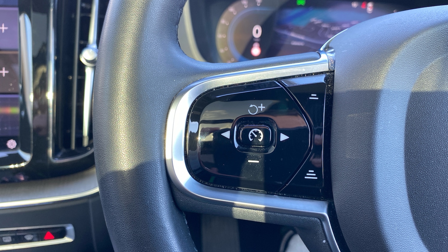 Used Volvo XC60 2023 for sale - 76681565: Photo 18