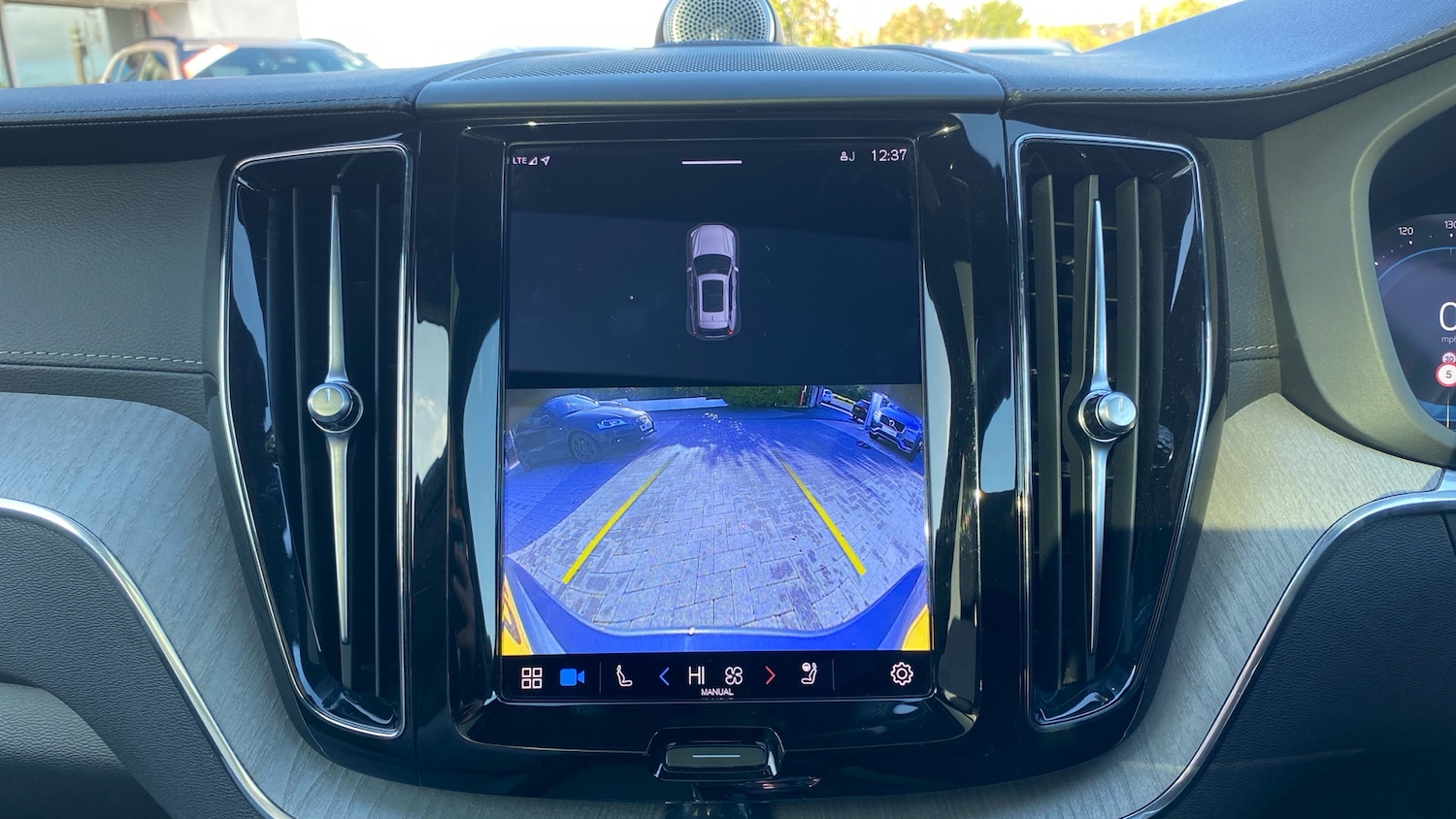 Used Volvo XC60 2023 for sale - 76681565: Photo 30