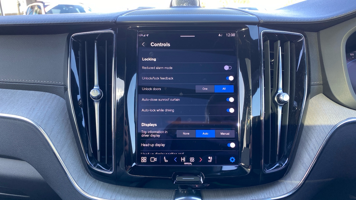 Used Volvo XC60 2023 for sale - 76681565: Photo 38