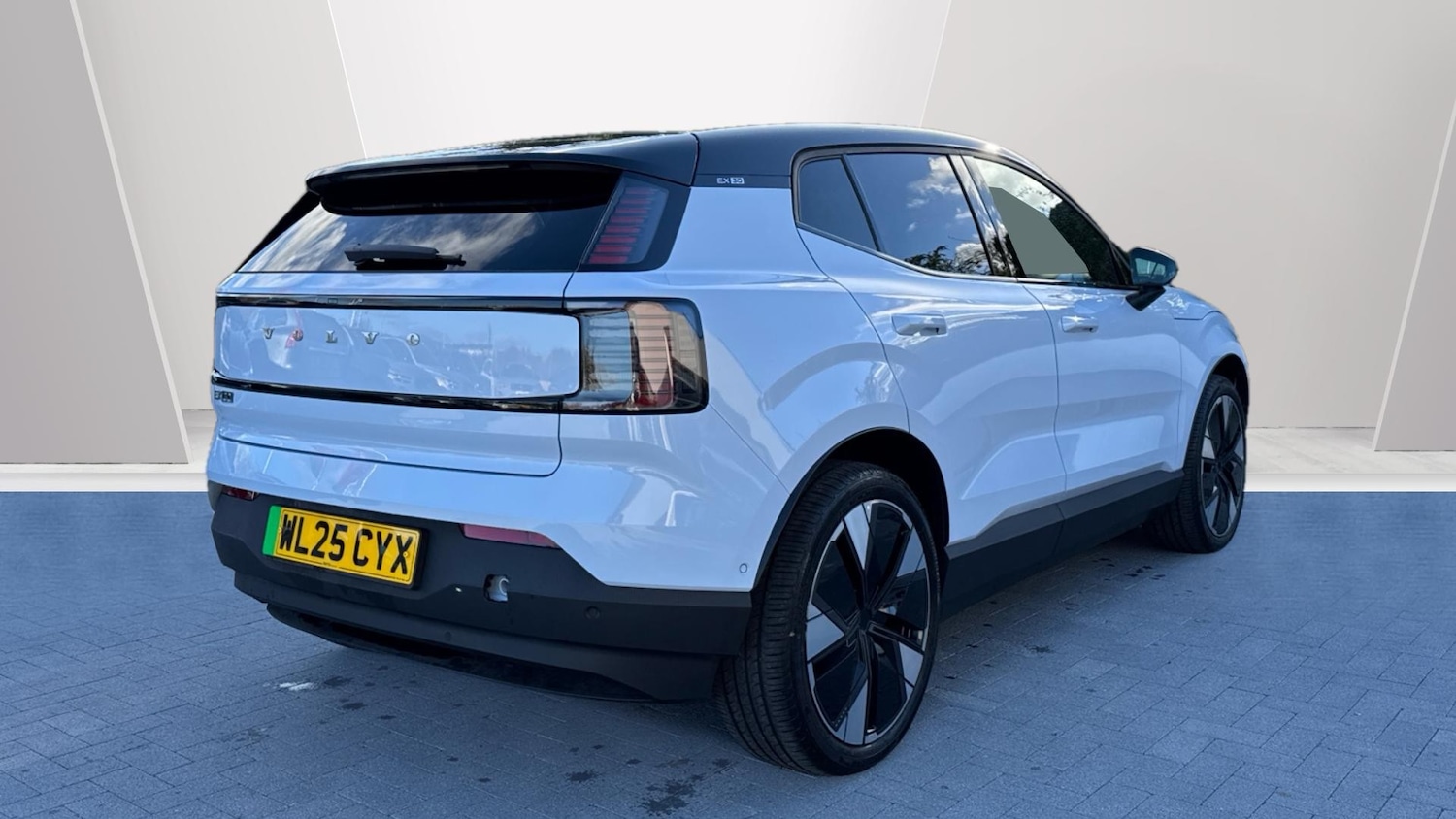 Used Volvo EX30 2025 for sale - 76542747: Photo 2