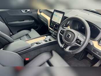 Used Volvo XC60 2025 for sale - 79365320: Photo
