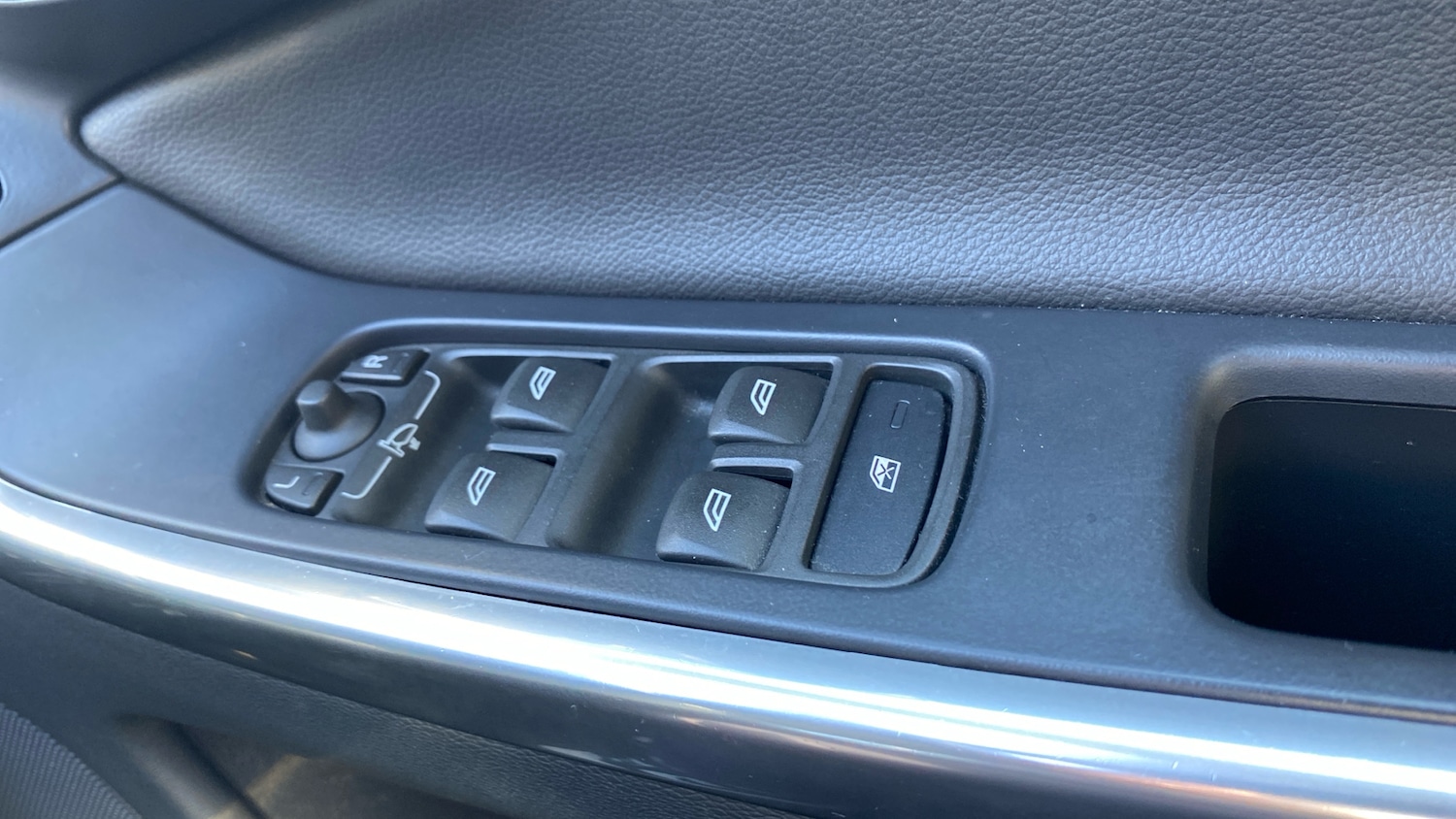 Used Volvo XC60 2015 for sale - 76526563: Photo 25